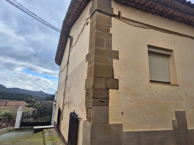Imagen de piso en zona Barluenga(Huesca Provincia), por un valor de 140.000 Euros.